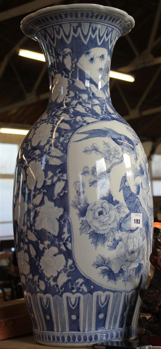 Chinese blue and white vase(-)